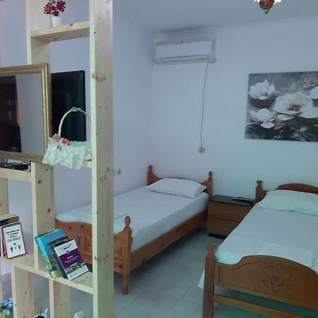 Vrenjo Guesthouse Gjirokastër Екстериор снимка