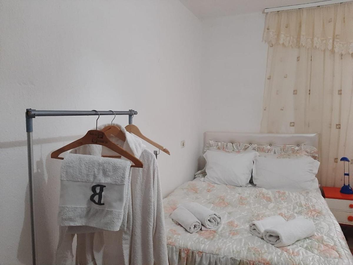 Vrenjo Guesthouse Gjirokastër Екстериор снимка