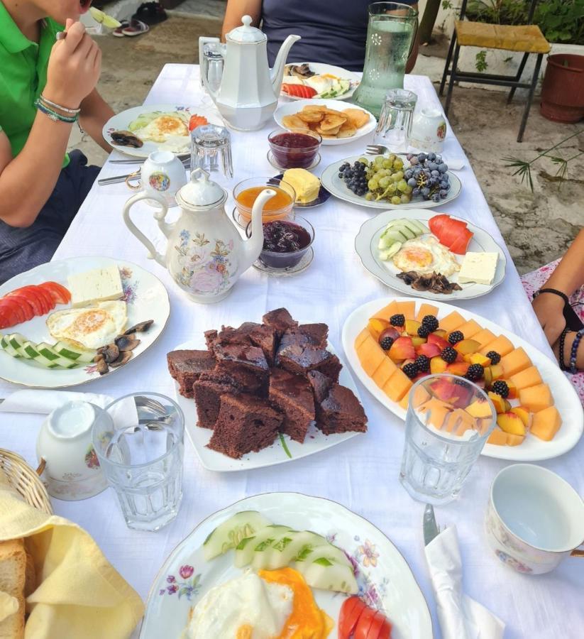 Vrenjo Guesthouse Gjirokastër Екстериор снимка