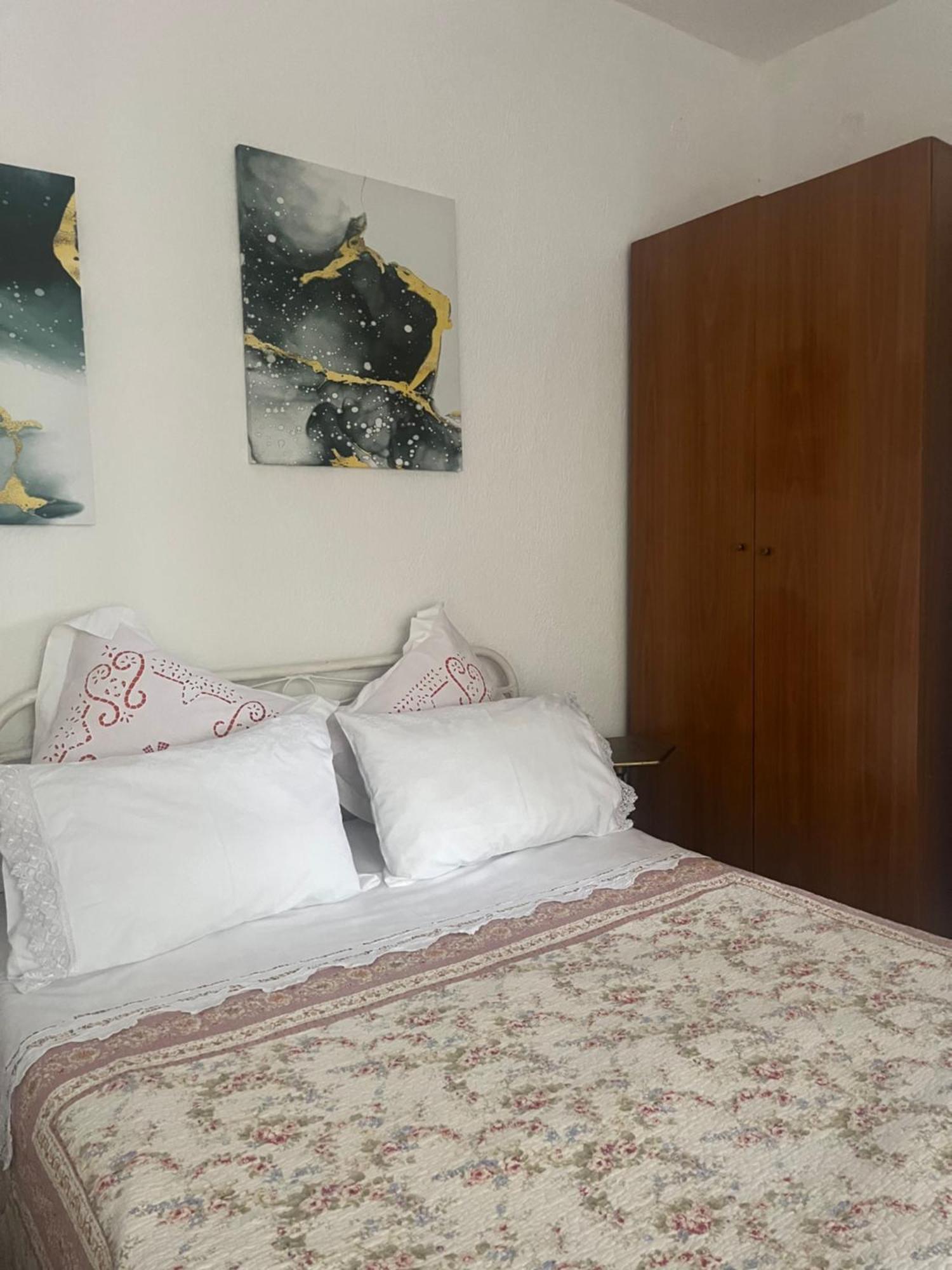 Vrenjo Guesthouse Gjirokastër Екстериор снимка