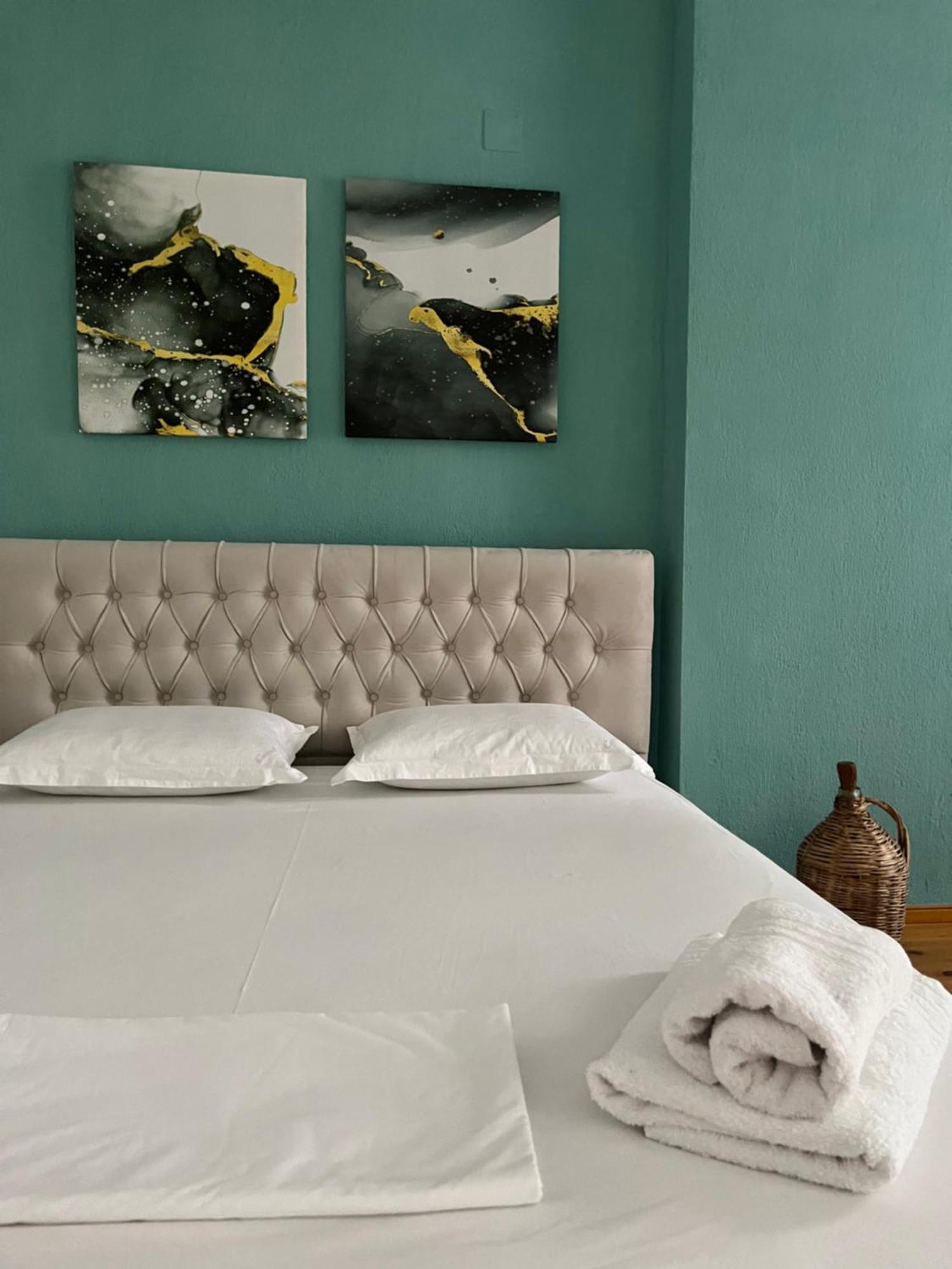 Vrenjo Guesthouse Gjirokastër Екстериор снимка