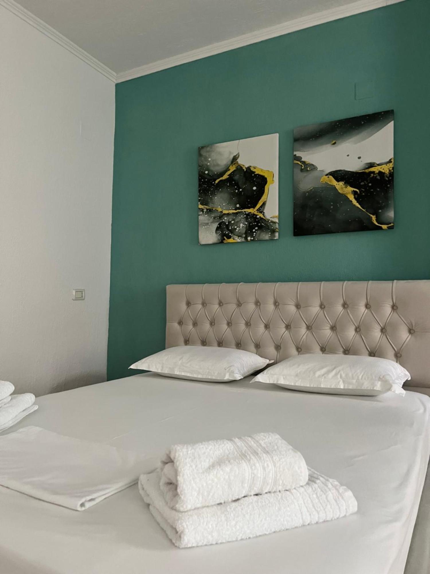 Vrenjo Guesthouse Gjirokastër Екстериор снимка